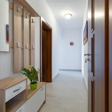 아파트 Family Friendly Seaside Kozino, Zadar - 5756 돈제페트레케인