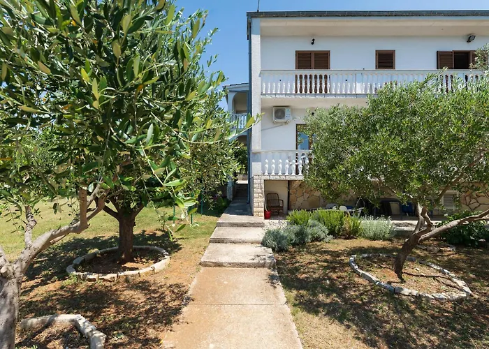 Family Friendly Seaside Kozino, Zadar - 5756 Apartmán Petrcane