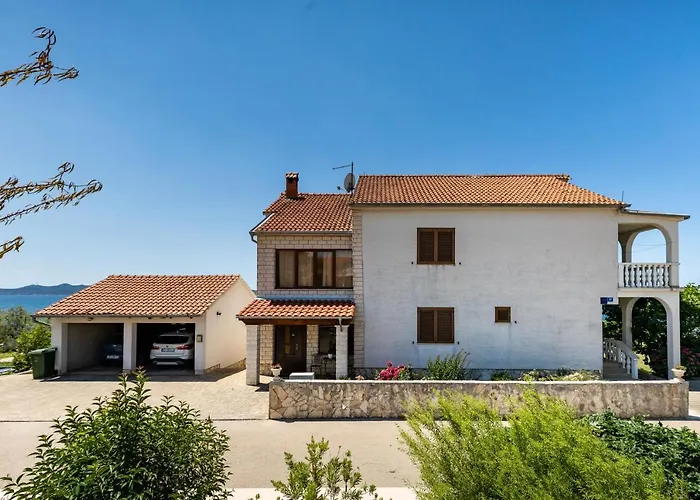 Appartement Family Friendly Seaside Kozino, Zadar - 5756 *